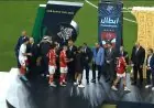 زيزو يثير الجدل برفضه السلام على نائب رئيس الزمالك خلال مراسم تتويج السوبر