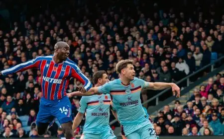 كريستال بالاس يتقدم على برينتفورد بهدف مثير في الشوط الأول