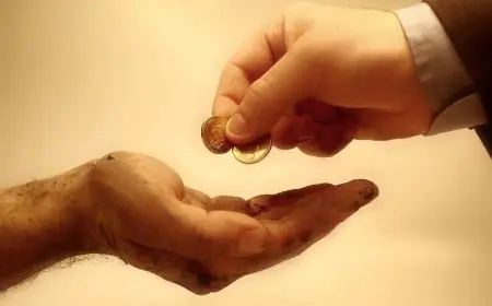 هل يمكن إخراج الزكاة لشخص واحد أم أكثر من فرد؟ دينا أبو الخير تجيب