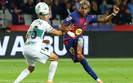 لامين يامال يواصل اللعب مع برشلونة رغم الألم باهتمام من المدرب فليك