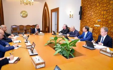 وزير الخارجية يلتقي المبعوث الإيطالي لتعزيز جهود إعادة إعمار غزة