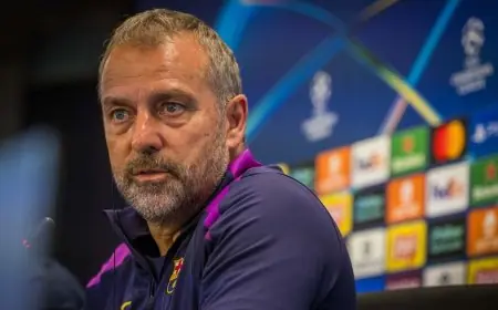 فليك يسلط الضوء على حالة يامال الصحية ويختار اللاعب الأكثر احترافًا في برشلونة