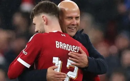 روبرتسون يثني على الموهبة الاستثنائية ويتفوق على فينيسيوس في الملعب