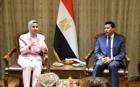 وزير الرياضة يعزز التعاون مع وزيرة شؤون الشباب في البحرين