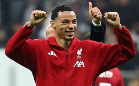 هدية مميزة لكريم بنزيما لمهاجم ليفربول تثير الاهتمام