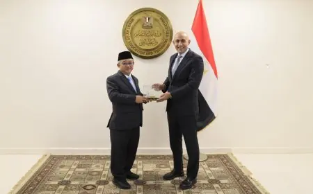 وزير التربية والتعليم يناقش مع نظيره الإندونيسي تعزيز التعاون وتبادل الخبرات التعليمية