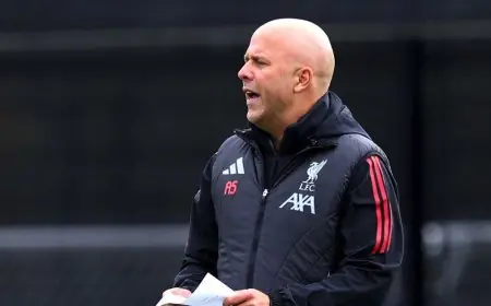 آرني سلوت يصف مواجهة ليفربول ومانشستر سيتي بأنها كلاسيكو جديد ينافس دربي ريال مدريد وبرشلونة