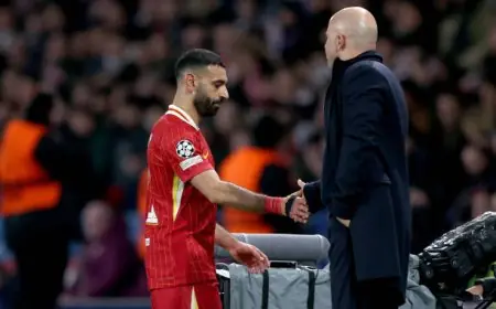 سلوت يثني على مهارات محمد صلاح الدفاعية قبل المباراة المرتقبة ضد مانشستر سيتي