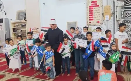 وزير الأوقاف يثني على مبادرة إمام وزع الأعلام المصرية للأطفال عقب صلاة الجمعة