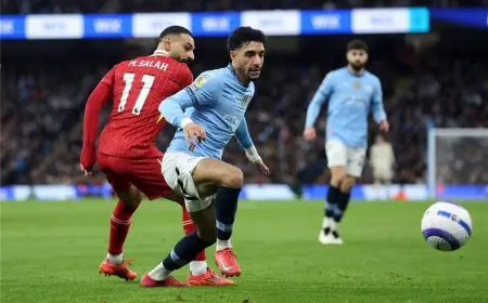 مباراة مثيرة بين مانشستر سيتي وليفربول في الدوري الإنجليزي: مواجهة صلاح ومرموش
