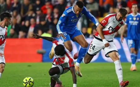 ريال مدريد يهدر نقطتين أمام رايو وتشابي ألونسو يعاقب مدافعه وسط استمرار العقدة