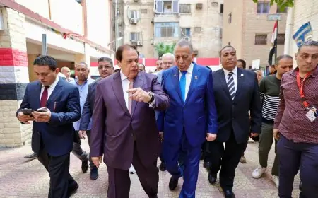 أبو العينين يحظى بترحيب واسع من الناخبين خلال جولته في لجان الجيزة