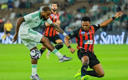 هل سيعود نجم هجوم الأهلي السعودي للدوري الإنجليزي الممتاز؟