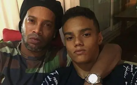 جواو مينديز يعبر عن راحته بعيدًا عن ضغوط كون والده رونالدينيو