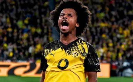 مانشستر يونايتد يلاحق نجم دورتموند السريع وسط خلافات مع كوفاتش