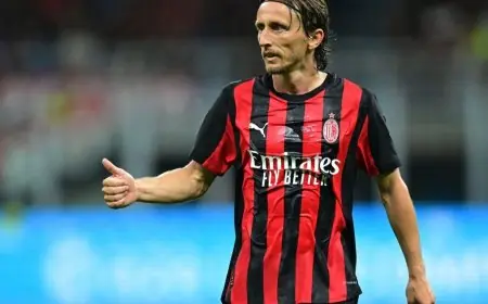 لوكا مودريتش نجم ميلان في مواجهة إنتر القوية في ديربي الغضب