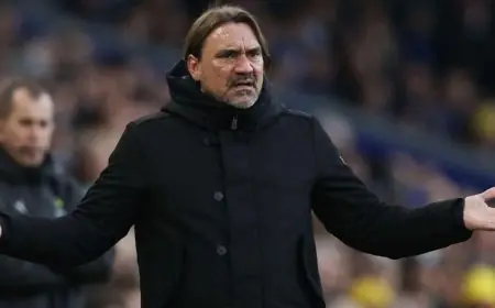 مدرب ليدز يرفض الخضوع لضغوط المدرجات ويتمسك بتوجيهاته الفنية