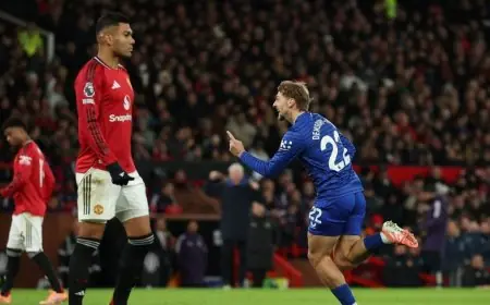 مانشستر يونايتد يتعثر أمام إيفرتون رغم طرد غاي