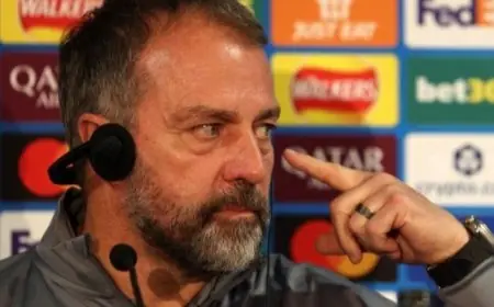 فليك يؤكد أهمية عودة رافينيا ويعتبر مواجهة تشيلسي التحدي الأبرز لبرشلونة