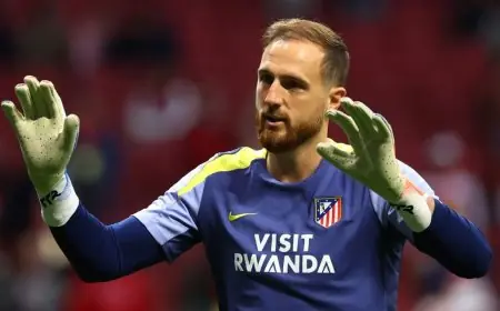 يان أوبلاك يتألق بتسلمه جائزة كأس زامورا كأفضل حارس في الدوري الإسباني