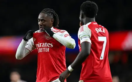 أرسنال يهيمن برباعية على توتنهام ويعزز صدارته في الدوري الإنجليزي الممتاز