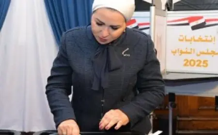 انتصار السيسي تشارك في التصويت الانتخابي لمجلس النواب 2025