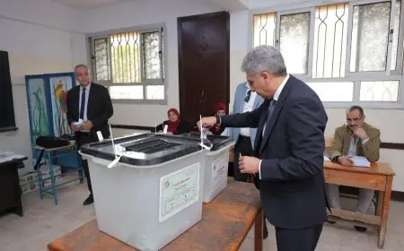 وزير السياحة والآثار يشارك في العملية الانتخابية لمجلس النواب