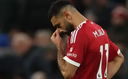 أسطورة ليفربول يكشف: هل يتحدث محمد صلاح فقط عند البحث عن عقد جديد؟