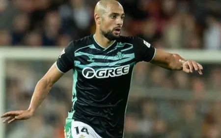 إصابة غريبة لسفيان أمرابط في مواجهة بين بيتيس وأوتريخت