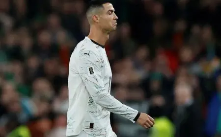 حكم يثير الجدل بطرده لرونالدو في افتتاح كأس العرب