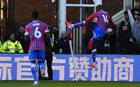 مانشستر يونايتد يسيطر على الشوط الأول أمام كريستال بالاس في مباراة مثيرة