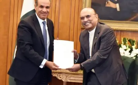وزير الخارجية ينقل رسالة خطية من رئيس الجمهورية إلى الرئيس الباكستاني