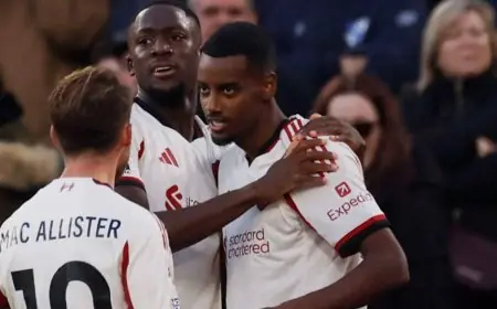 إيزاك يقلل من بهجة كسر الصيام ويفتخر بعودة ليفربول للانتصارات