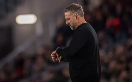 السبب الكامن لحزن هانزي فليك ومواساة رافينيا في مواجهة برشلونة وألافيس