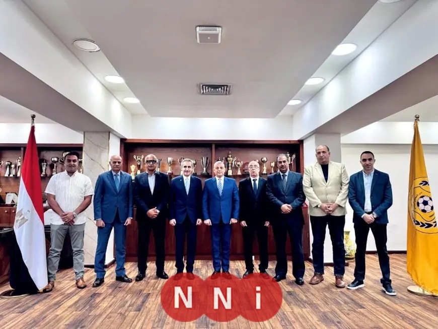 محافظ الإسماعيلية يناقش مستقبل المدينة في جلسة مع لجنة الإنقاذ