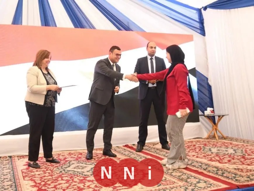 وزير الإسكان يوزع عقود وحدات سكن لكل المصريين ضمن المبادرة الرئاسية