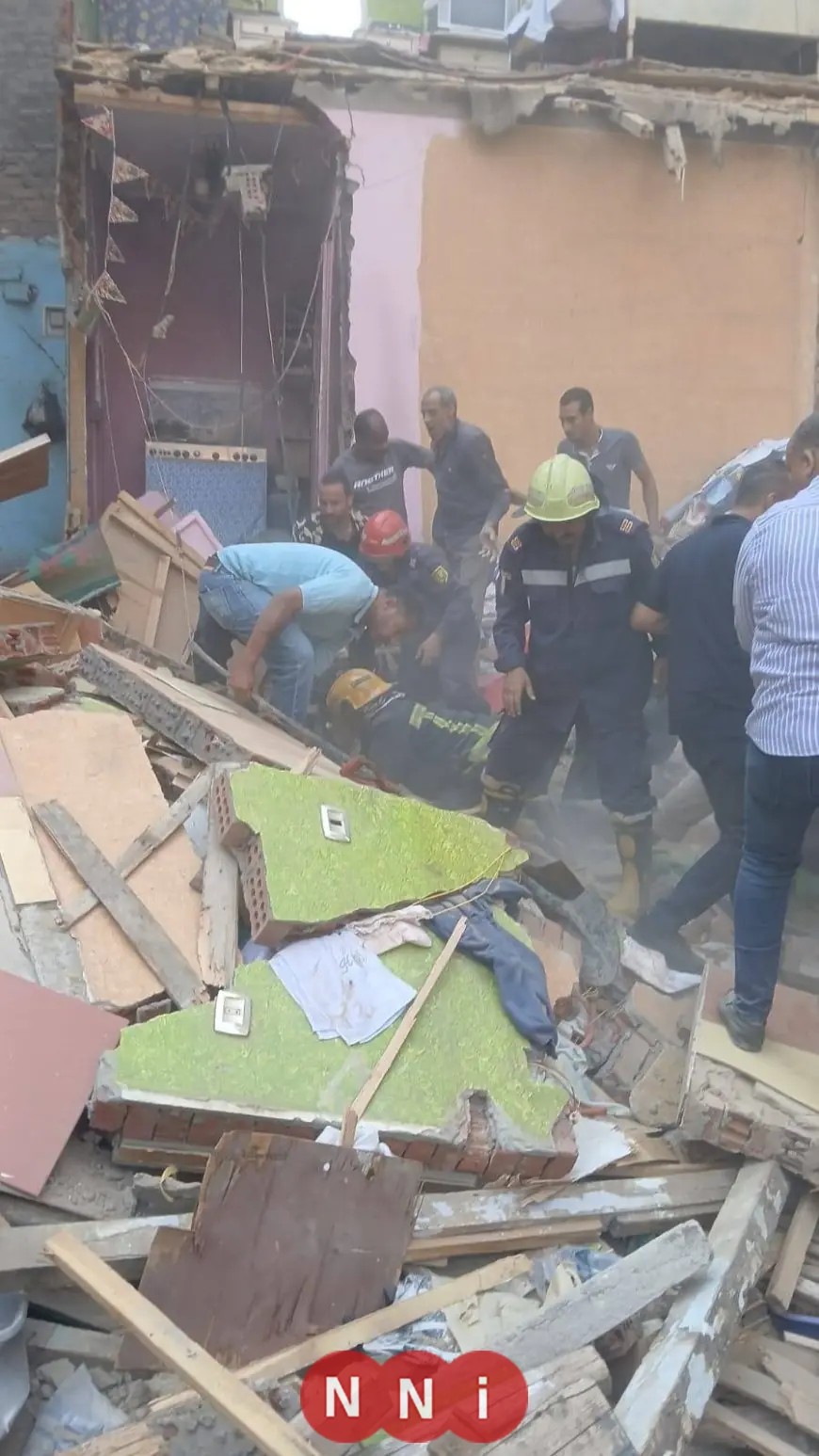 محافظ القاهرة يشدد على توفير الرعاية الصحية للمصابين بعد انهيار جزئي لعقار في حي الخليفة