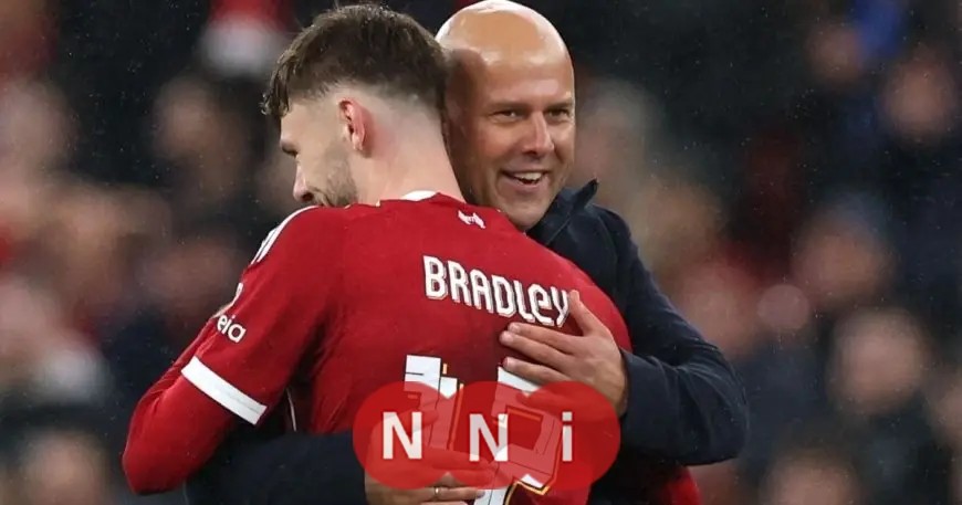 روبرتسون يثني على الموهبة الاستثنائية ويتفوق على فينيسيوس في الملعب