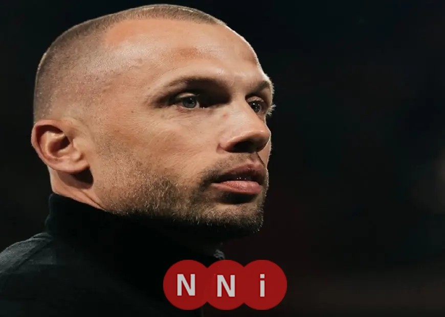 إقالة جون هيتينجا من منصب مدرب أياكس أمستردام الهولندي