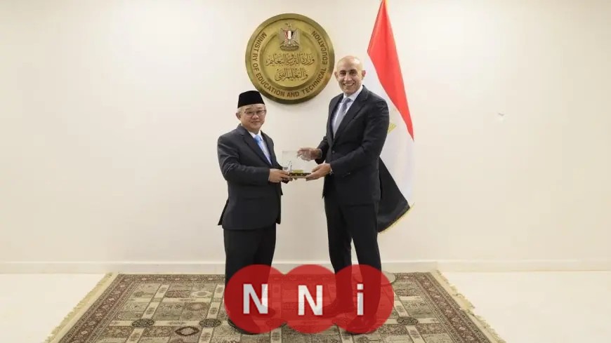 وزير التربية والتعليم يناقش مع نظيره الإندونيسي تعزيز التعاون وتبادل الخبرات التعليمية