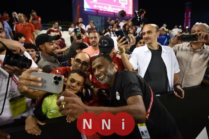 منتخب مصر يتشارك فرحة تصدر المجموعة الخامسة في كأس العالم للناشئين مع الجماهير بالصور