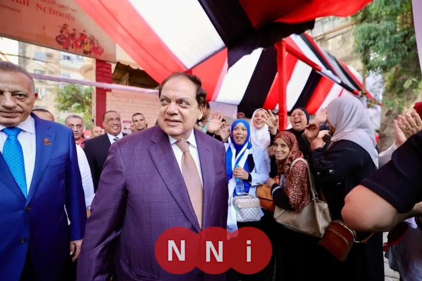 أبو العينين يقوم بجولة تفقدية في لجان انتخابات محافظة الجيزة لتعزيز العملية الديمقراطية