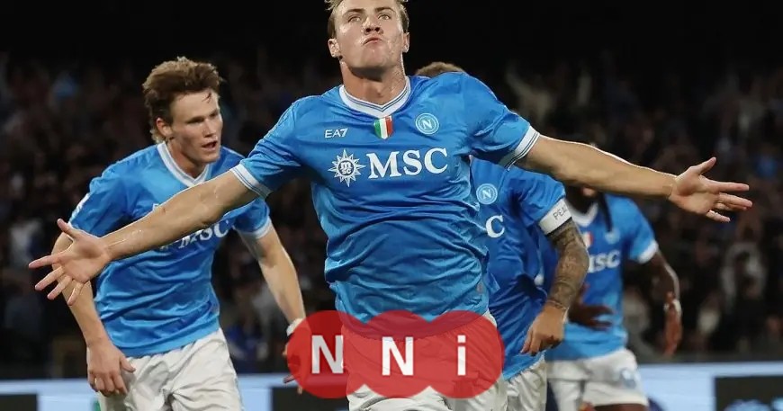 إصابة سيسكو تفتح الباب أمام يونايتد لاستعادة هويلوند من نابولي