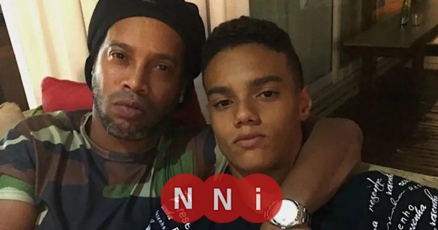 جواو مينديز يعبر عن راحته بعيدًا عن ضغوط كون والده رونالدينيو