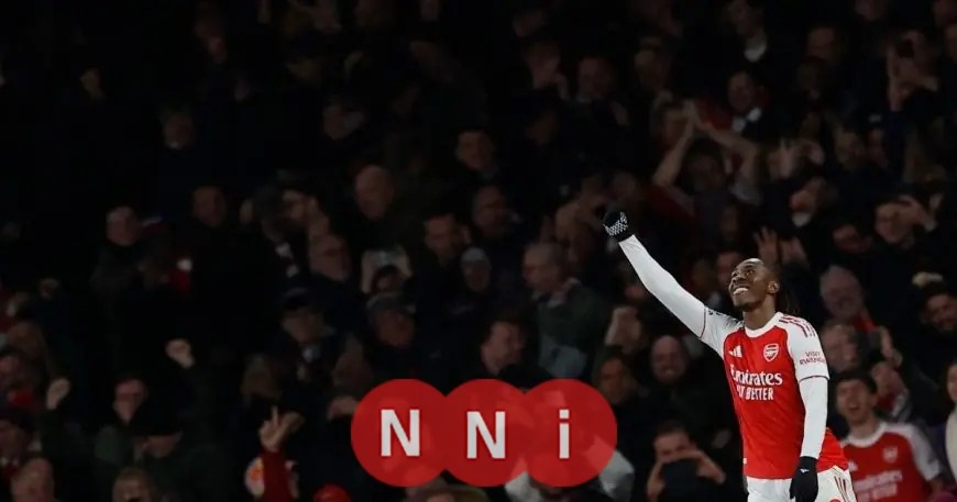 إيزي يسجل هاتريك مدوي في شباك توتنهام ويقود أرسنال للصدارة