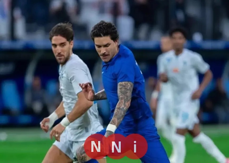 داروين نونيز يواجه الانتقادات العنيفة بعد ركل قميص الهلال بقدمه