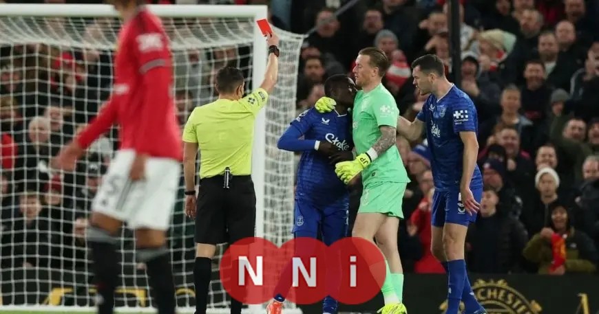 إيفرتون يستغني عن لاعب بعد صفع زميله في مواجهة مانشستر يونايتد