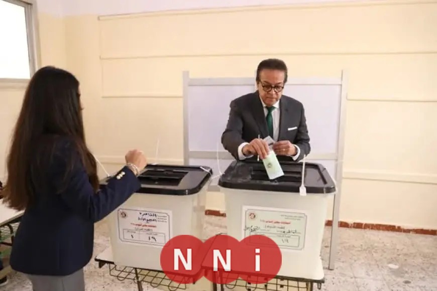 وزير الصحة يشارك في التصويت ضمن الانتخابات البرلمانية لعام 2025