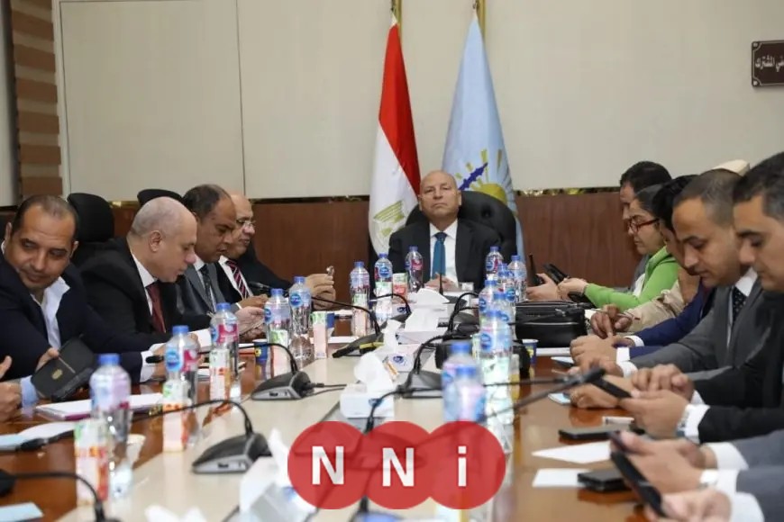 محافظ القاهرة يشرف على اليوم الثاني لانتخابات مجلس النواب من غرفة العمليات ويدعو المواطنين للمشاركة الفعلية