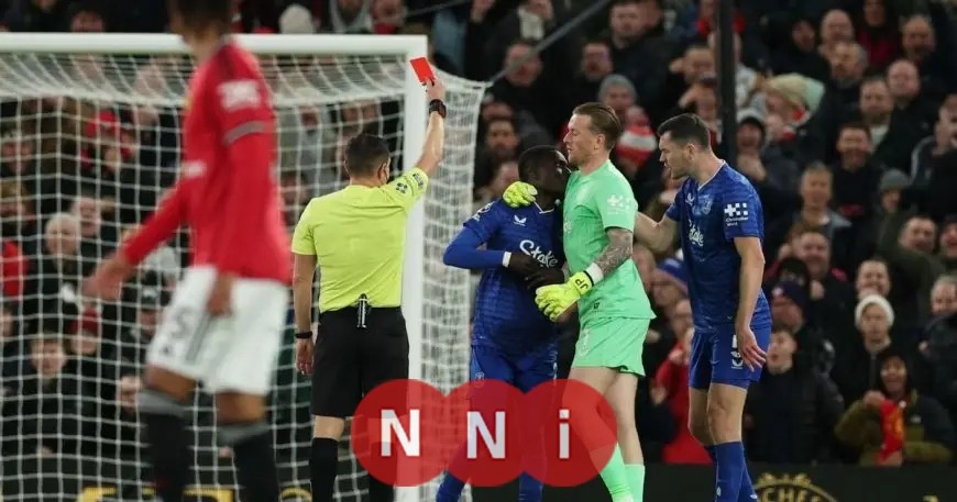 خسارة مانشستر يونايتد أمام 10 لاعبين تهز أولد ترافورد وتدخل التاريخ